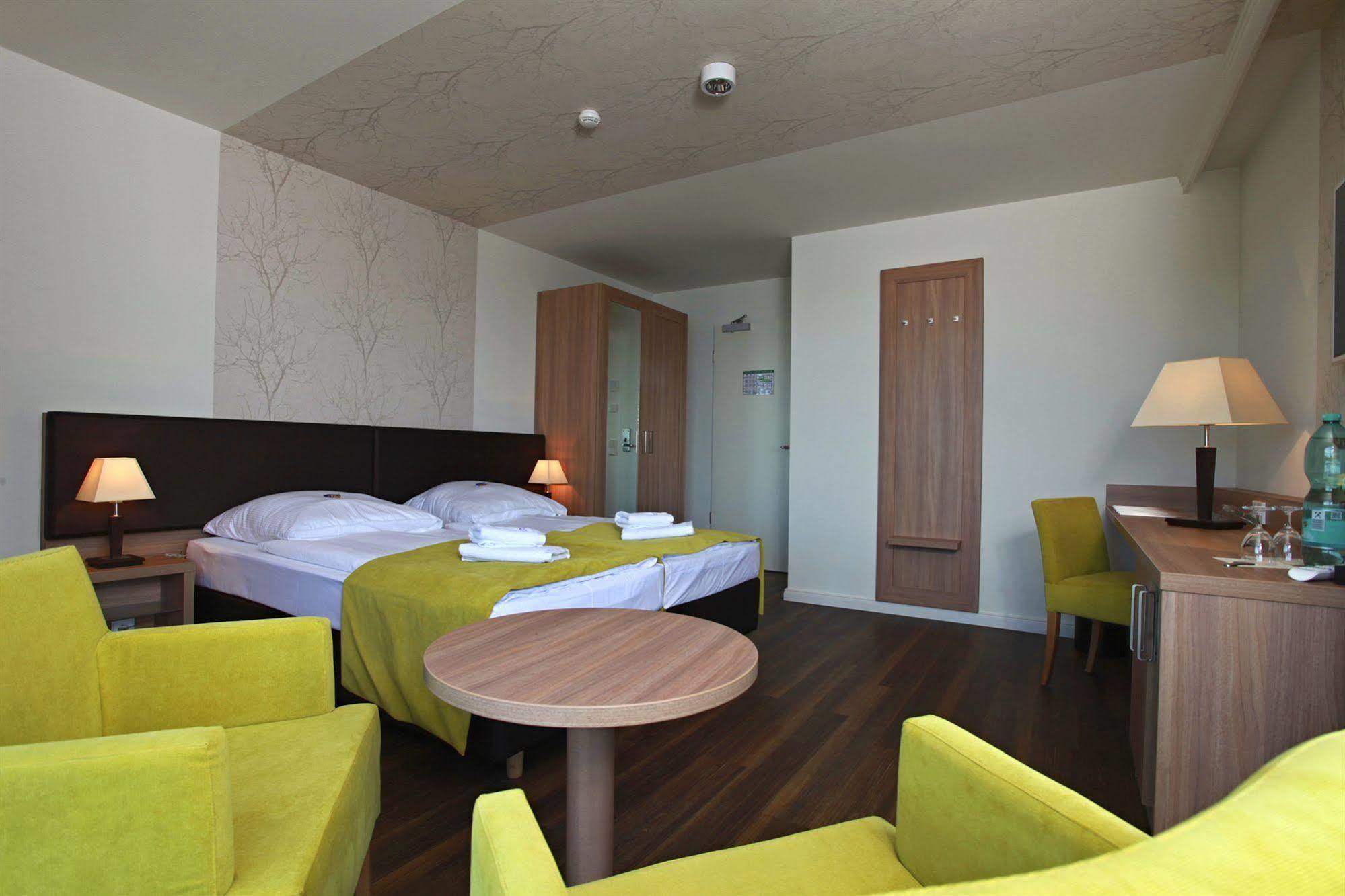 Hotel Warnow Rostock Exterior foto
