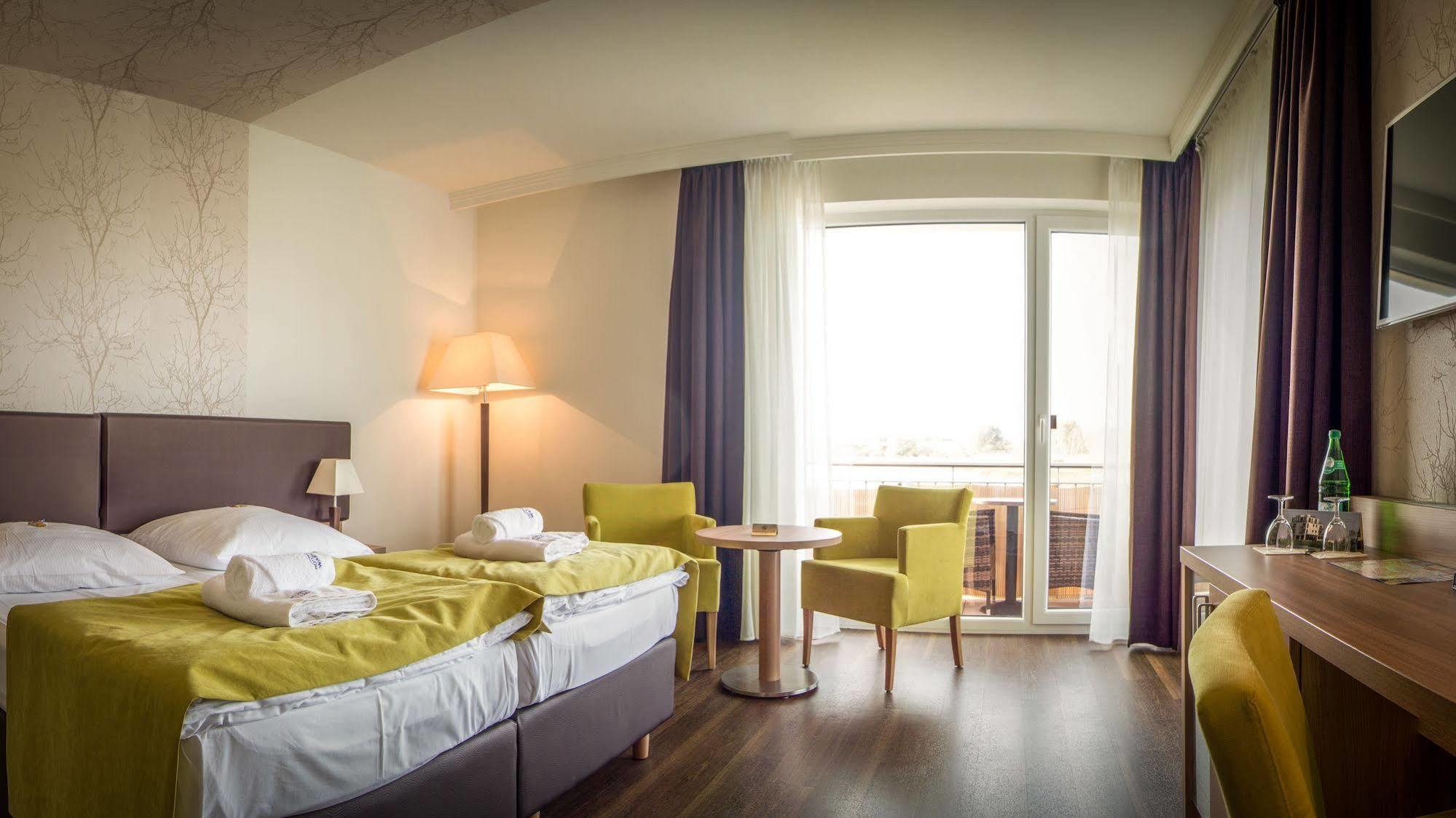 Hotel Warnow Rostock Exterior foto